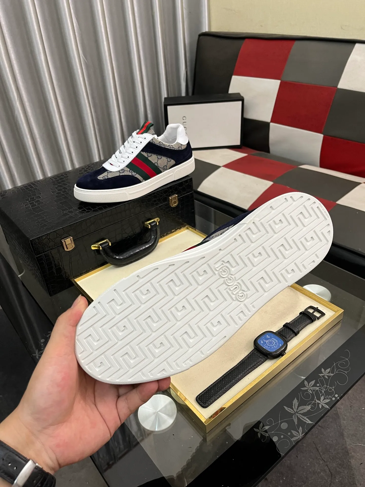 Men's Men's Shoes 💰440 ⌚️⌚️[GUCCI] Gucci men's casual shoes are absolutely popular 🔥The ultimate matching item for trendy men! The charm of super texture is irresistible, the main recommendation, the flower leather color is bright! The upper is made of high-quality brand printed fabric with cowhide, breathable leather lining and wear-resistant rubber sole, noble and elegant! Extremely comfortable🎁🎁You can be as handsome as you want💪 Available in sizes 38-44 and 5️⃣colors